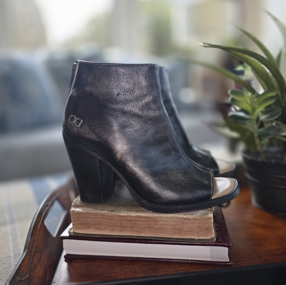 BedStu Peep-Toe Black Ankle Booties Size 7